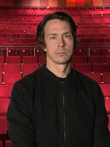 Skådespelaren Oscar Töringe, känd från Tunna blå linjen, berättar om hemlöshet och fattigdom